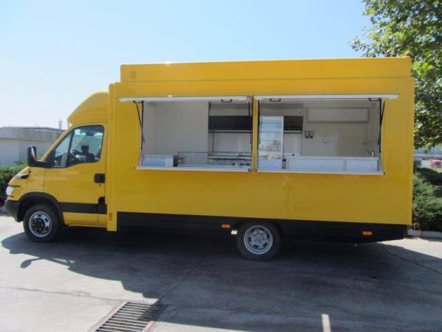 Mobile kitchen on wheels